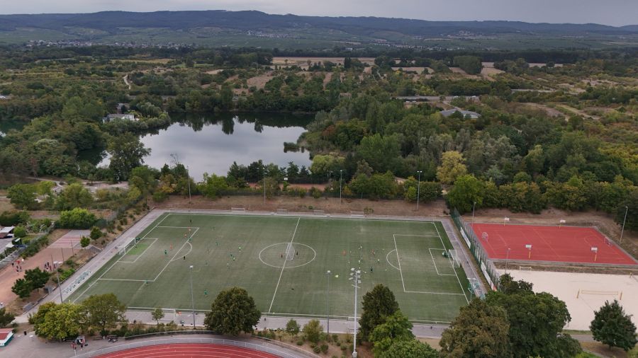 Kunstrasenplatz von oben