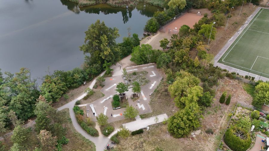 Drohnenbild: Minigolf Anlage von oben